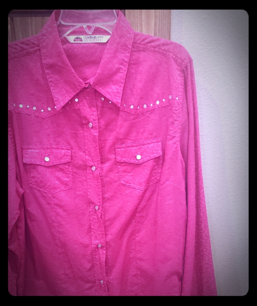 Cumberland outfitters pink rhinestone shirt